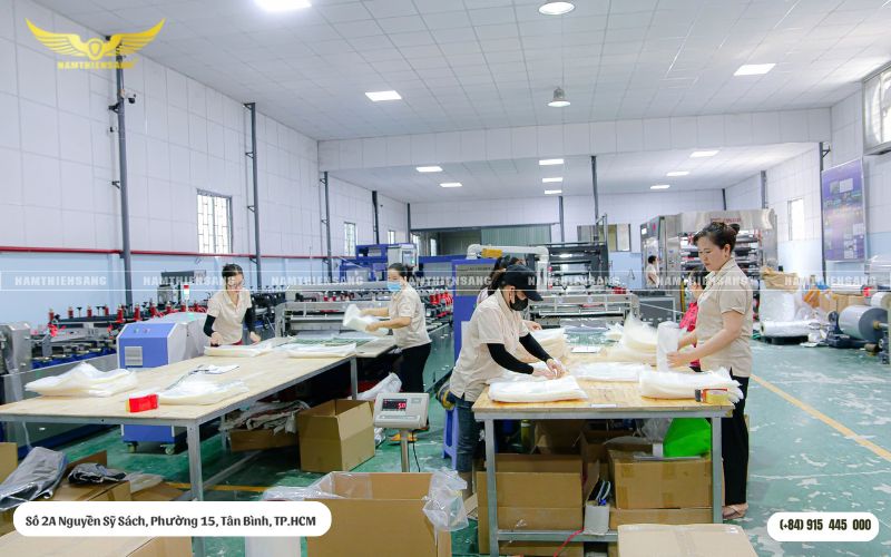 cắt túi và kiểm tra